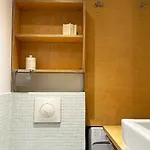 Peaceful Flat In 公寓 *